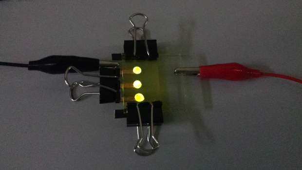 Dieses Bild zeigt eine OLED-Anwendung im Chemie-Leistungskurs